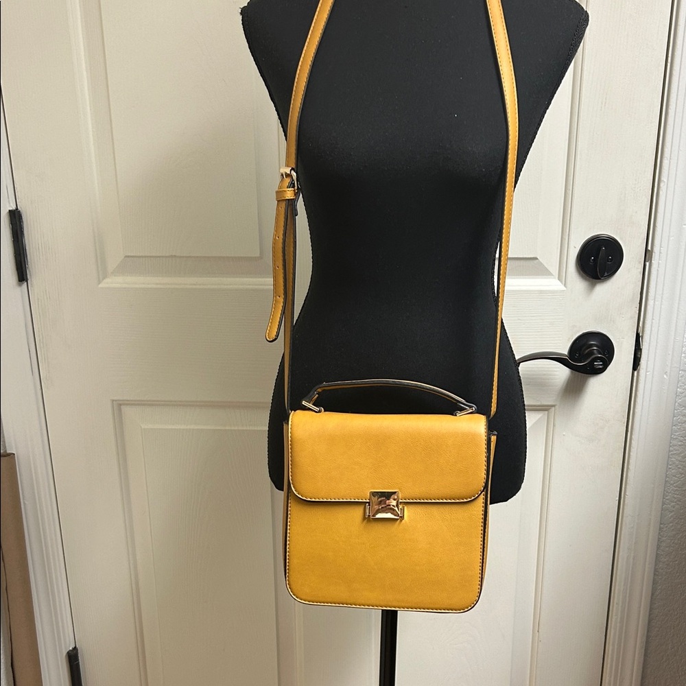 Purse, Brown camel 100% PVC, Lining 100% Polyester with gold snap closure, EUC